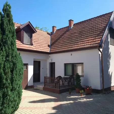 Harmony Ii. Apartman Appartamento Balatonboglár